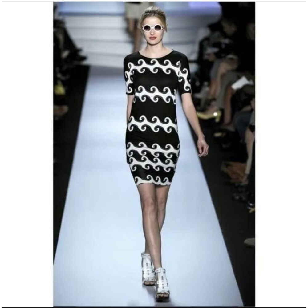 Diane von Furstenberg Dress Size 4 Black White Graphic Print Silk DVF